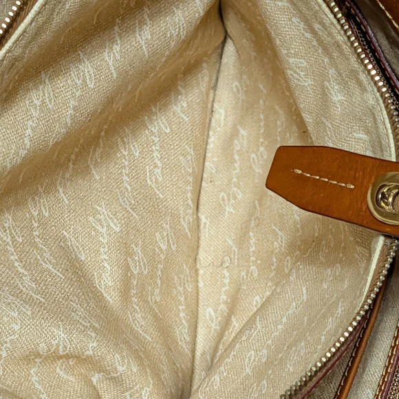 Retired Dooney & Bourke Duck Dynasty Tan Canvas with Brown Leather Logo Patch - Picture 5 of 10